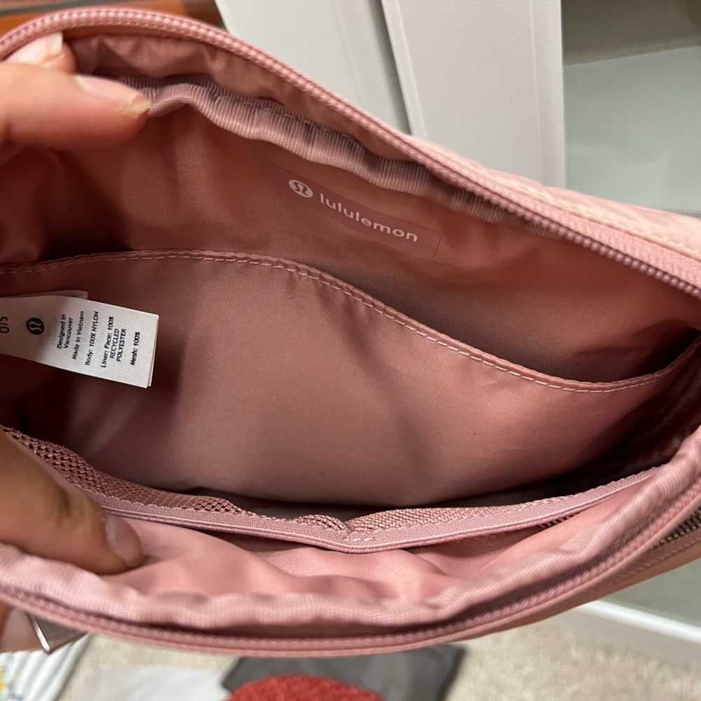 Lululemon City Adventurer Crossbody Bag 2.5L - Picture 6 of 6